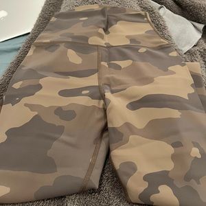 Alo camouflage, high waisted, leggings, never worn, no tags